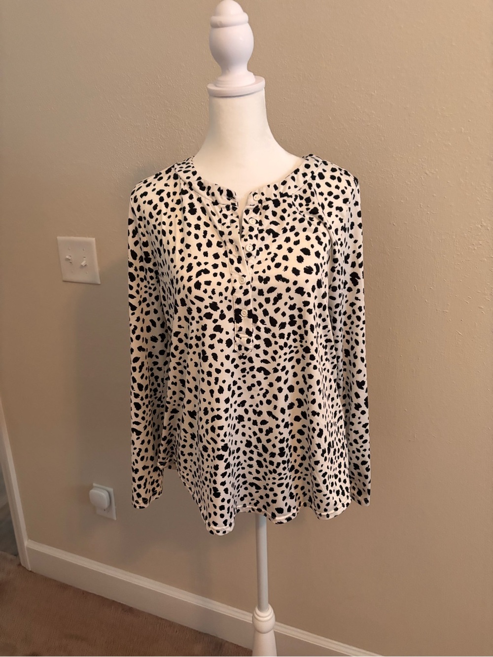 Women’s Black & White Dotted Long-Sleeve Henley Top